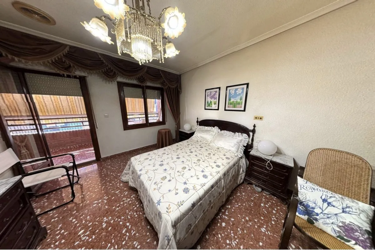 Antes del home staging — salón original sin preparar