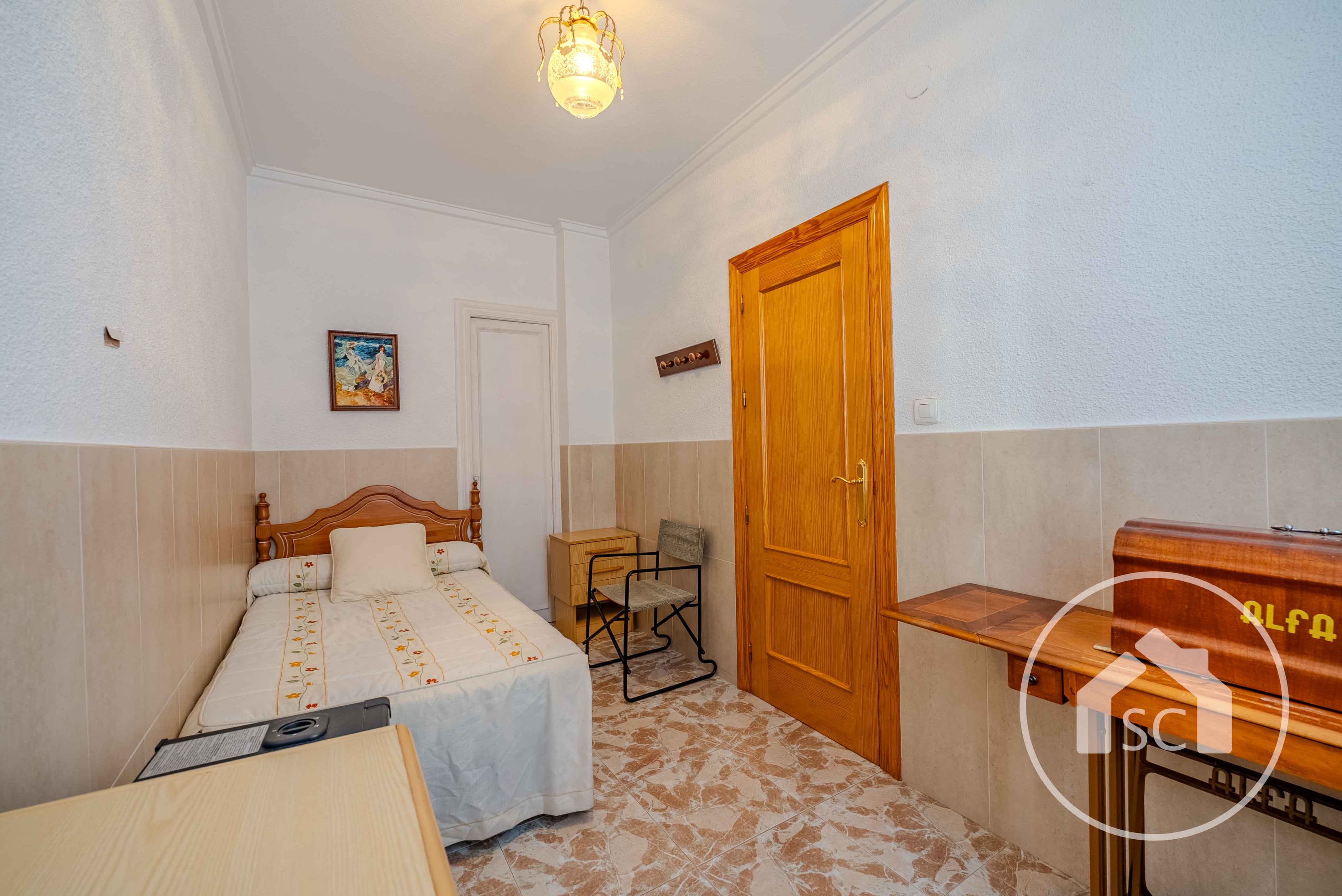 Planta baja con patio privado y entrada independiente en plaza Castelar, Elda — Foto 2 de 25