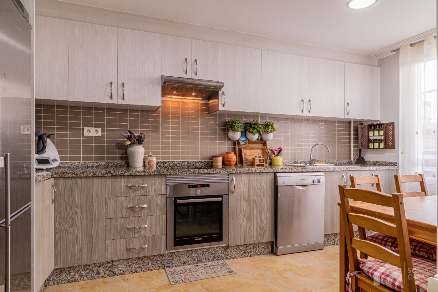 Precioso bungalow con piscina comunitaria. — Foto 4 de 33