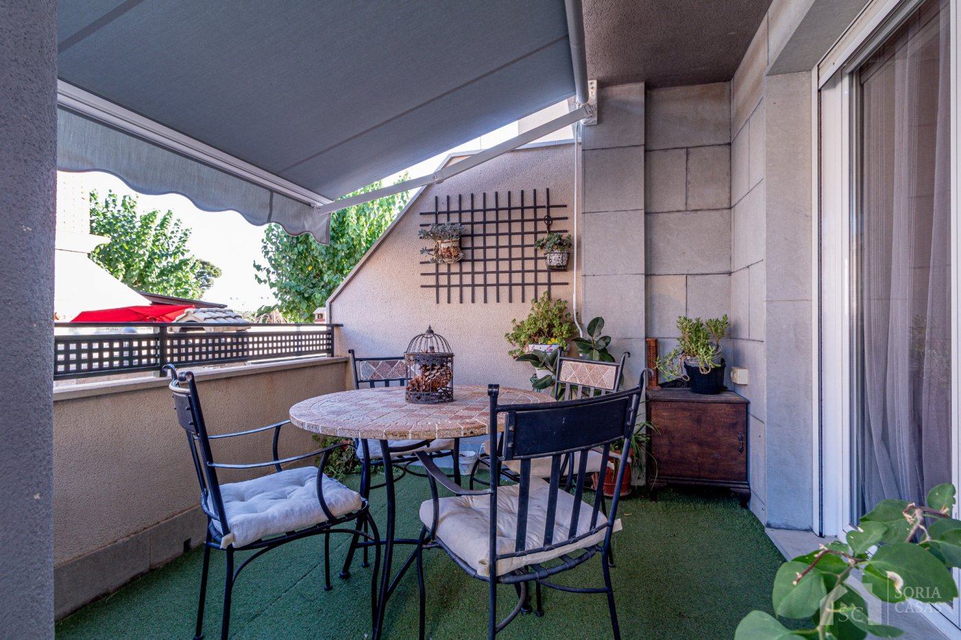 Precioso bungalow con piscina comunitaria. — Foto 2 de 33