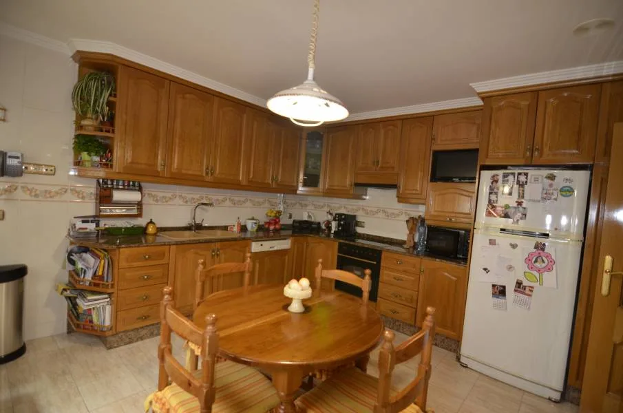 House · 6 bed · 5 baths · 430 m² · Petrer