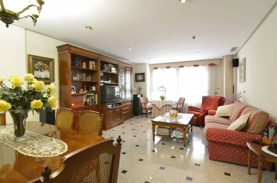 House · 6 bed · 5 baths · 430 m² · Petrer — Photo 4 of 18