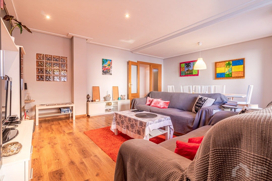 Espectacular vivienda semi-nueva en el Campet Petrer
