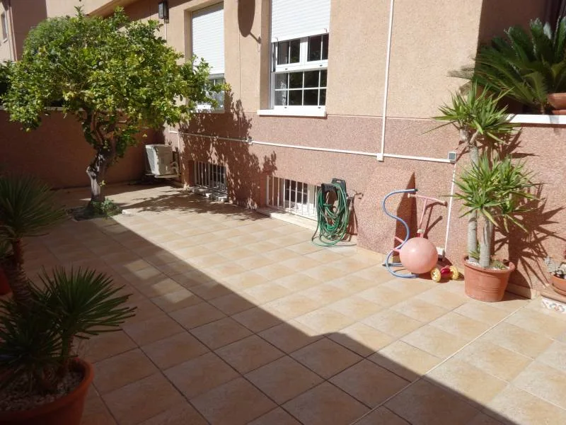 Bungalow · 3 bed · 3 baths · 230 m² · Elda — Photo 3 of 37