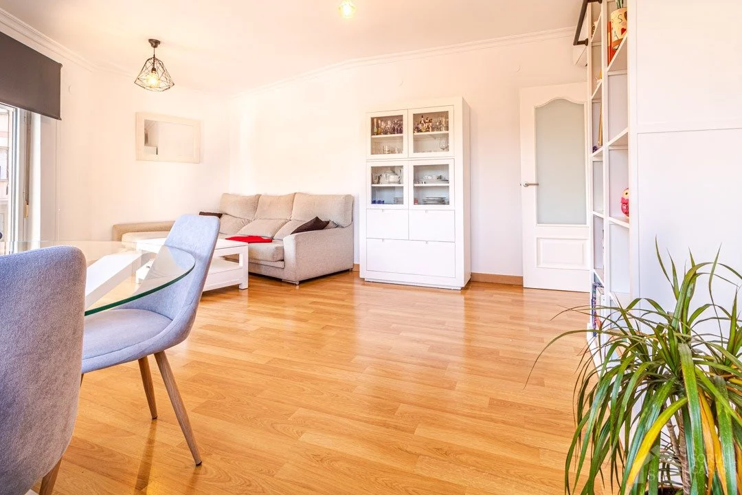 Apartment for rent in Av. acacias, Elda — Photo 2 of 9