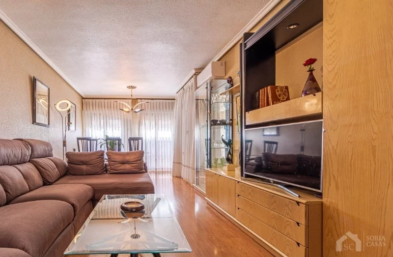 Apartment for rent in Av. reina victoria, Elda