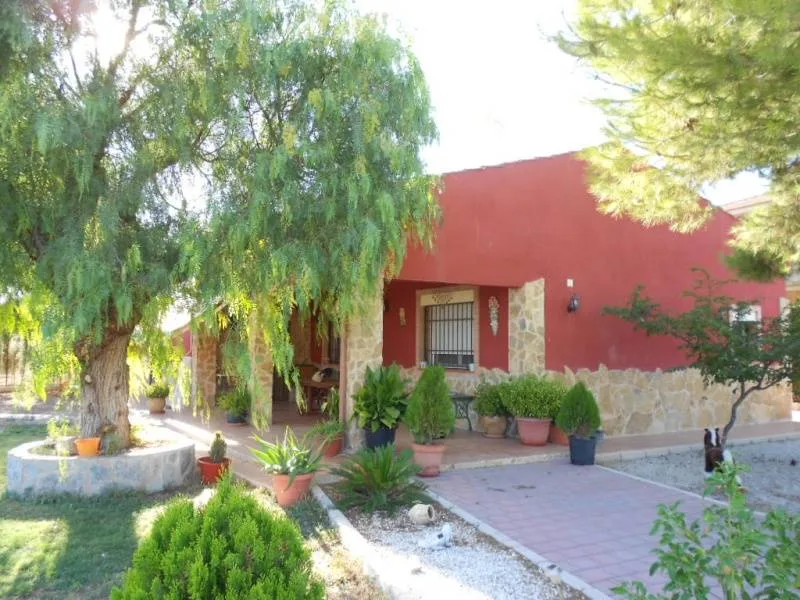 Villa · 4 bed · 2 baths · 150 m² · Sax — Photo 2 of 48