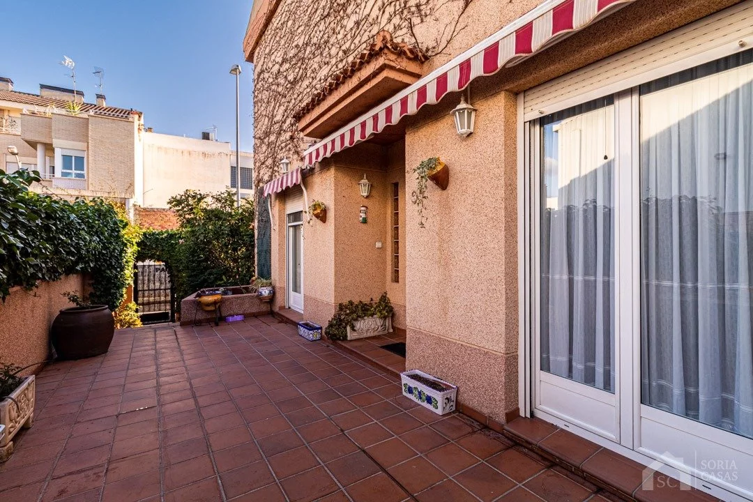 Semi-detached house for rent in Av. mediterráneo, Elda — Photo 3 of 25