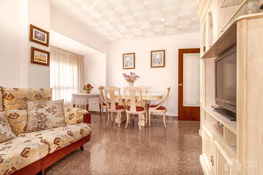 Apartment for rent in Av. alfonso xiii, Elda — Photo 2 of 11