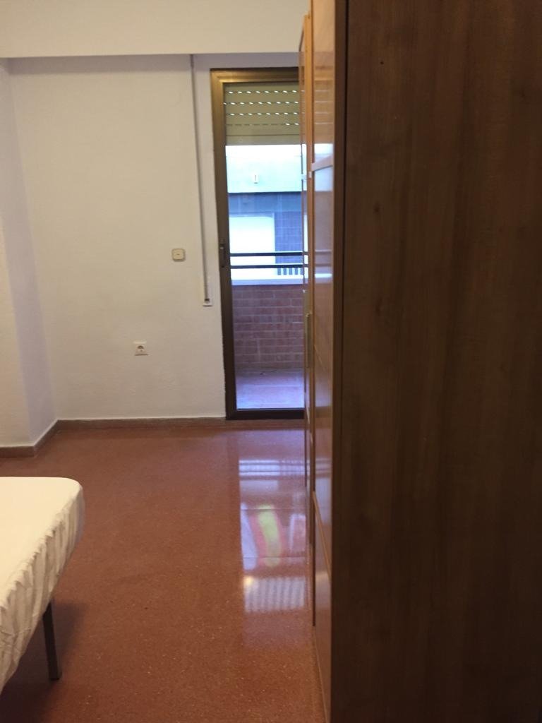 Apartment · 4 bed · 1 bath · Elda — Photo 3 of 17