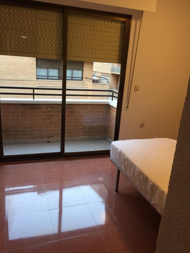 Apartment · 4 bed · 1 bath · Elda — Photo 4 of 17