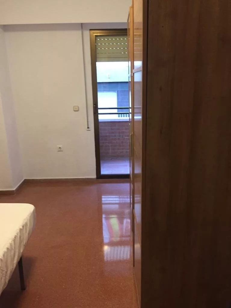 Apartment · 4 bed · 1 bath · Elda — Photo 3 of 17