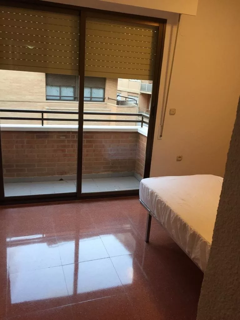 Apartment · 4 bed · 1 bath · Elda — Photo 4 of 17