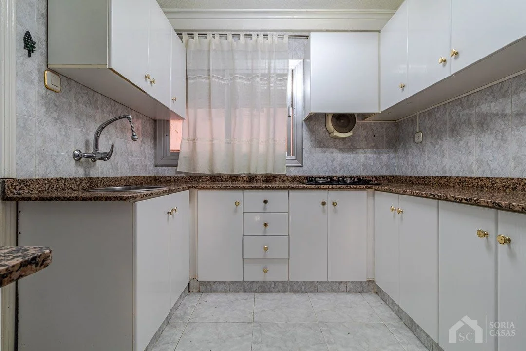 Apartment for rent in Av. reina victoria, Elda — Photo 3 of 15