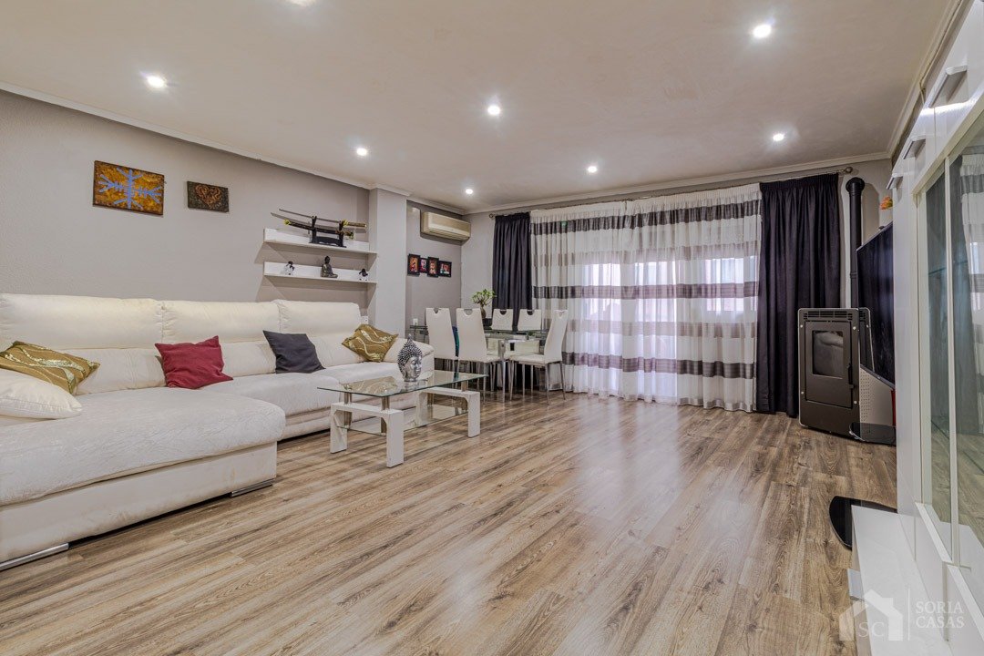 Apartment for rent in Av. alfonso xiii, Elda — Photo 3 of 10
