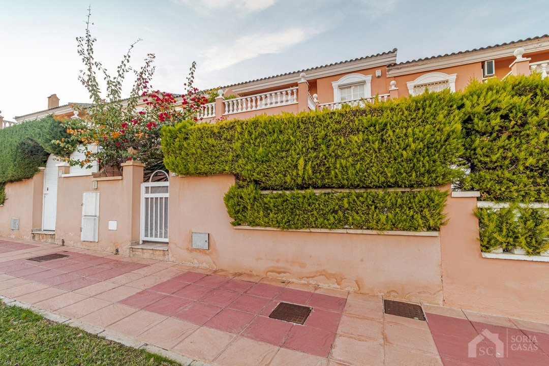 Bungalow for rent in Clot de galvany, Gran alacant — Photo 2 of 18