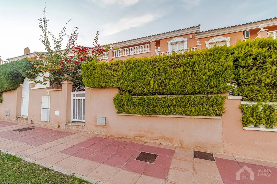 Bungalow for rent in Clot de galvany, Gran alacant — Photo 2 of 18