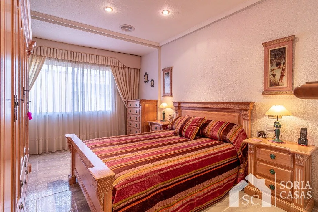 Apartment · 4 bed · 1 bath · 98 m² · Petrer