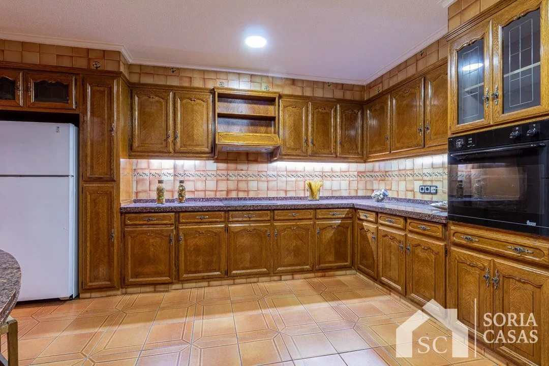 House · 5 bed · 4 baths · 430 m² · Elda — Photo 2 of 34