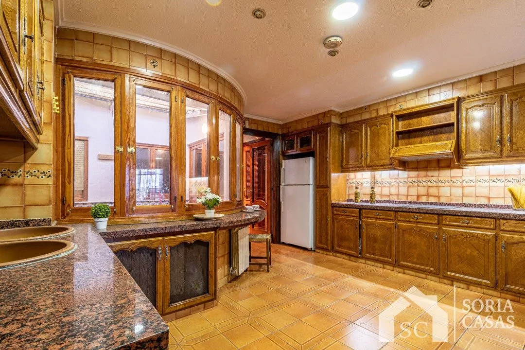 House · 5 bed · 4 baths · 430 m² · Elda — Photo 3 of 34