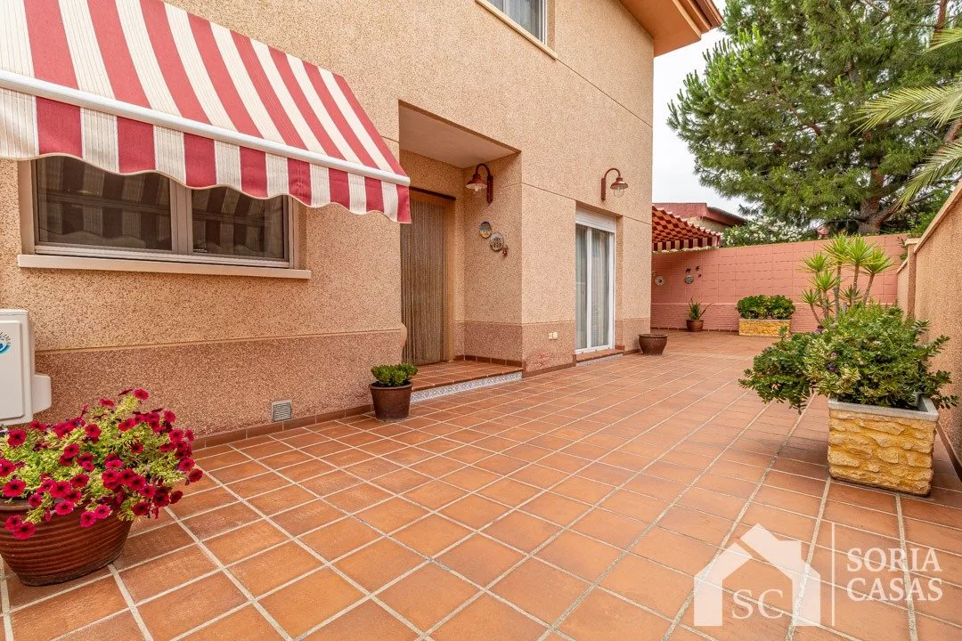 Semi-detached · 4 bed · 3 baths · 150 m² · Elda — Photo 2 of 36