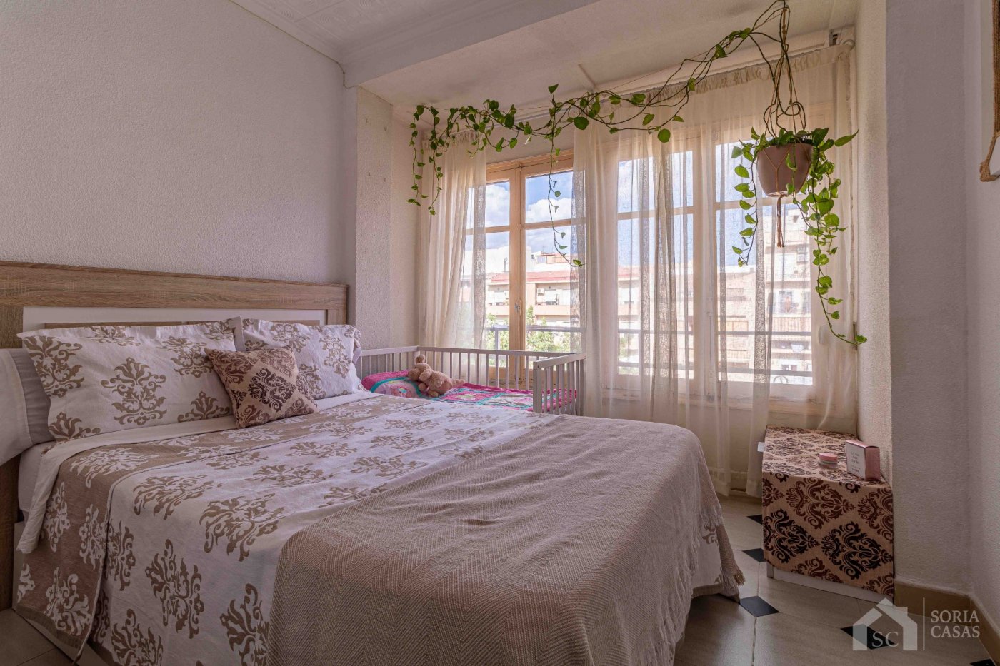 Vivienda acogedora con vistas al parque.