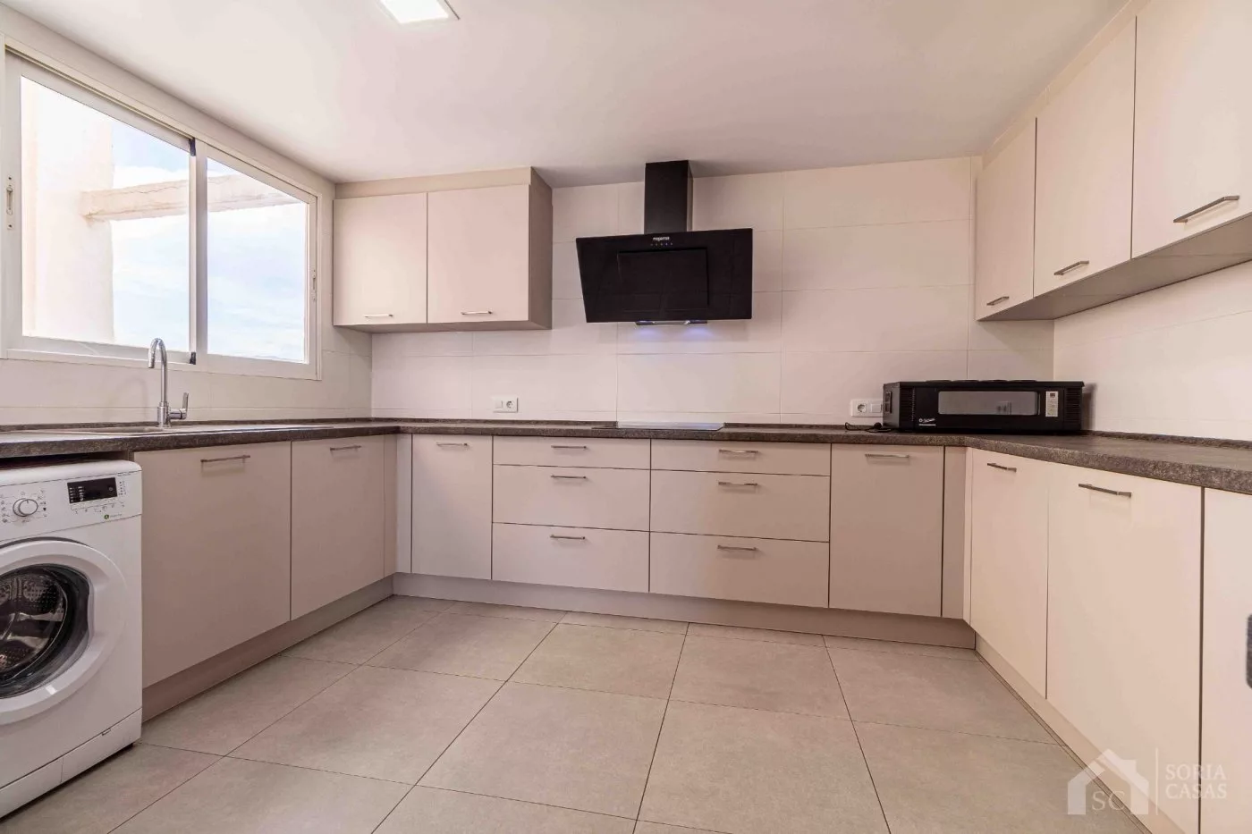 Ático junto a la Plaza Castelar. — Foto 3 de 32