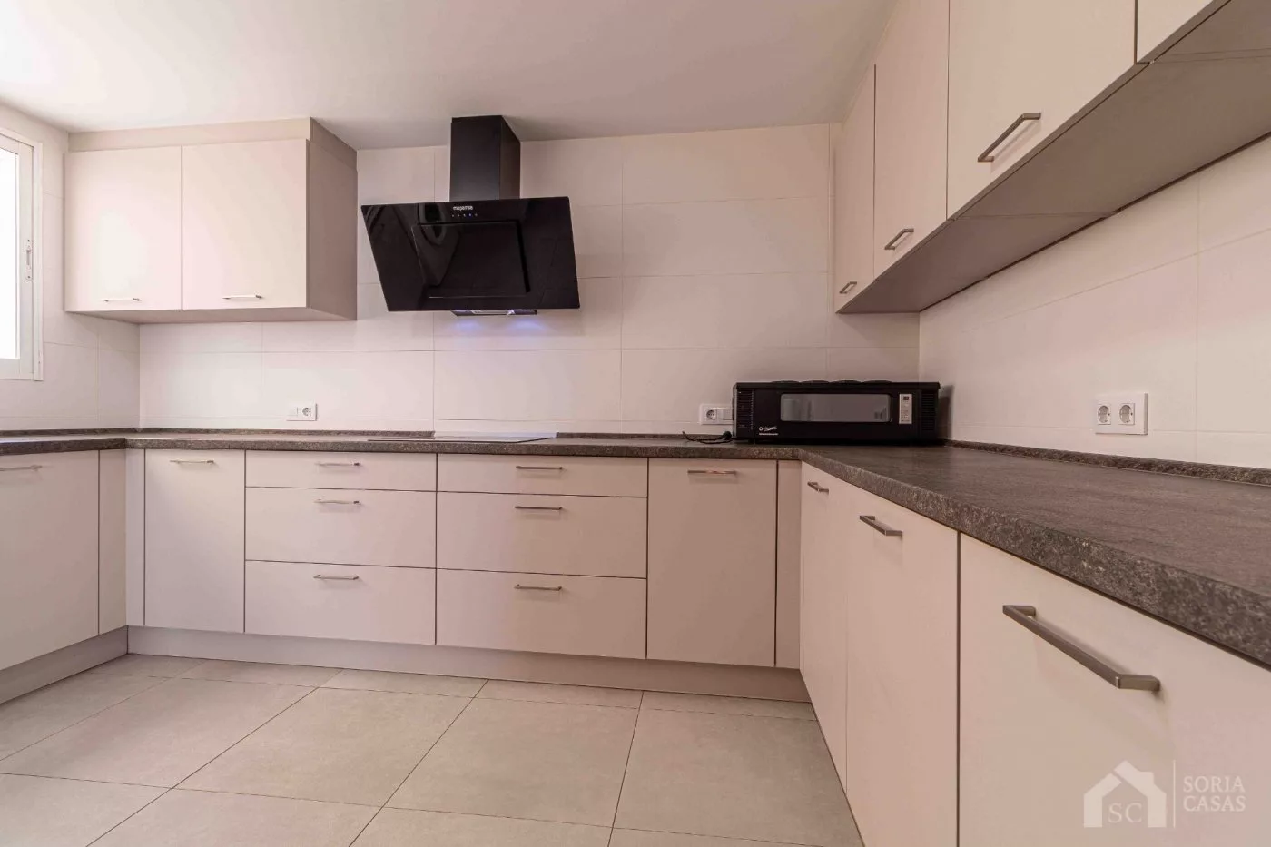 Ático junto a la Plaza Castelar. — Foto 4 de 32