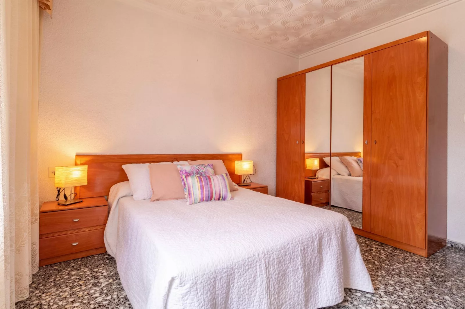 Vivienda unifamiliar de dos Alturas más terraza y almacén-garaje de 100m2 — Foto 2 de 36