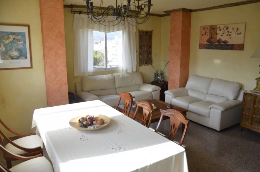 Apartment · 4 bed · 2 baths · 100 m² · Elda
