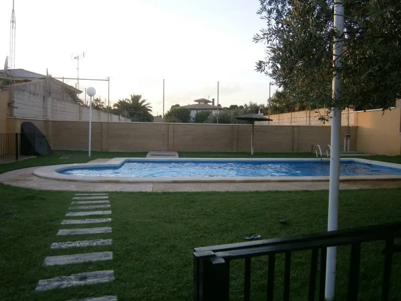 Bungalow · 4 bed · 2 baths · 140 m² · Petrer