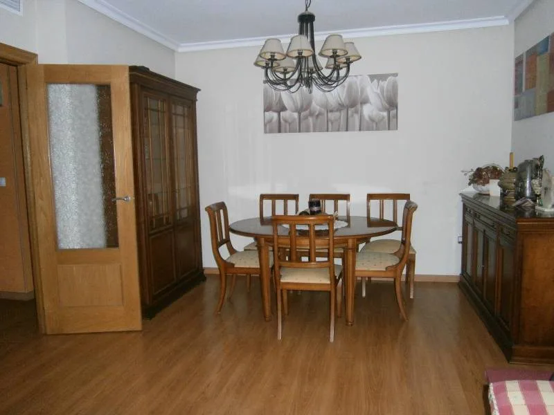 Bungalow · 4 bed · 2 baths · 140 m² · Petrer — Photo 2 of 18