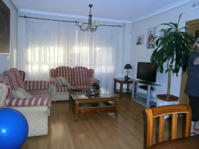 Bungalow · 4 bed · 2 baths · 140 m² · Petrer — Photo 3 of 18