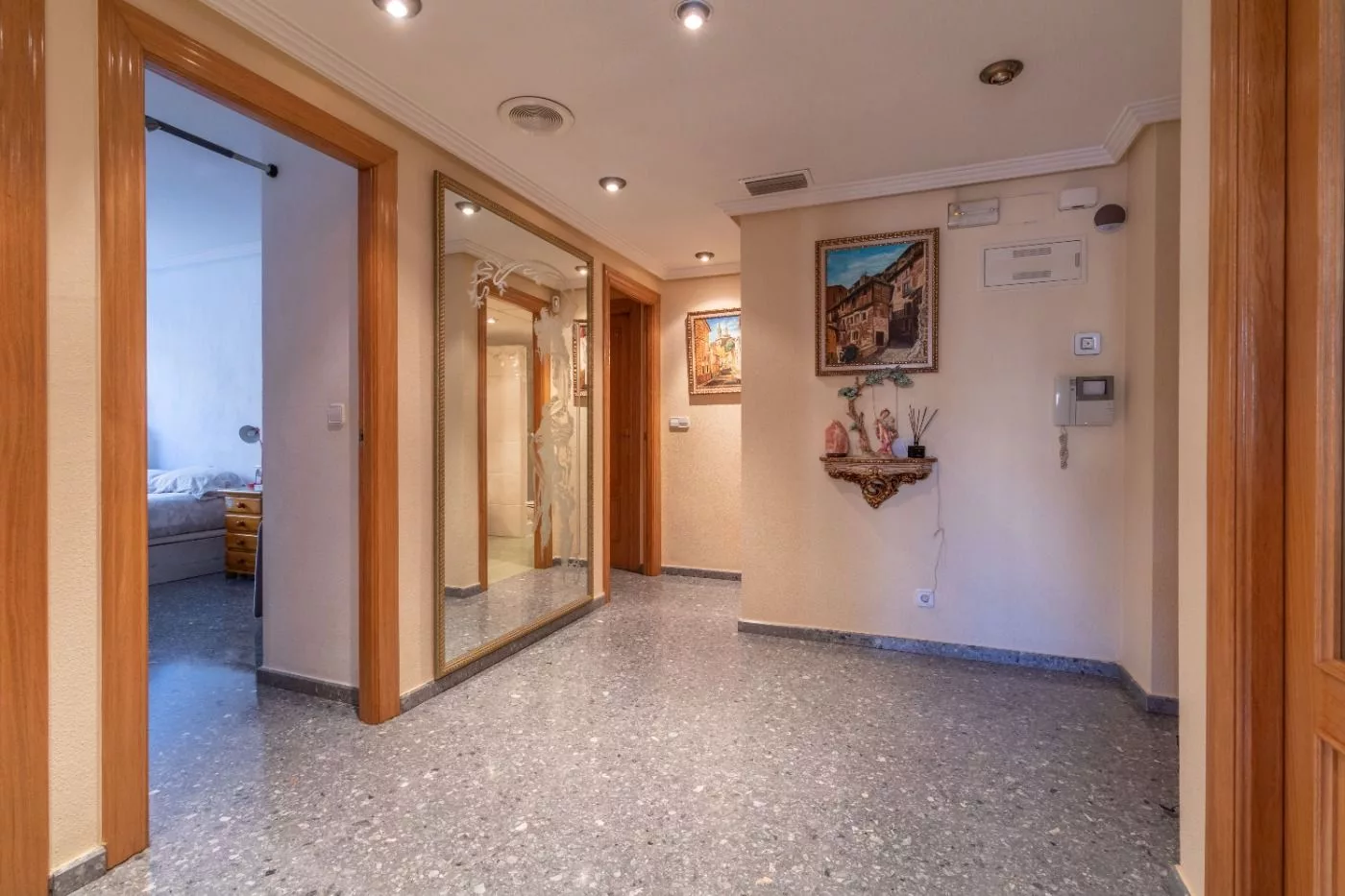 No renunciarás a nada: Luminosidad, zona y garaje — Foto 3 de 25