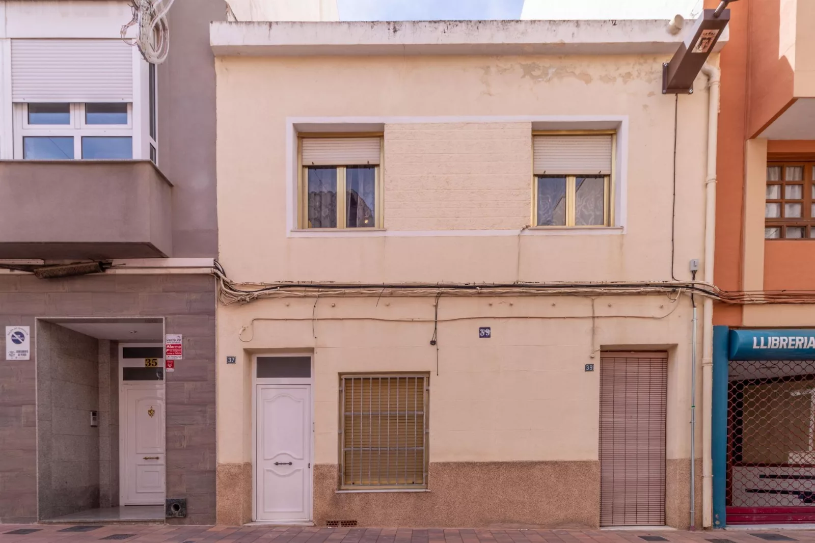 House · 6 bed · 3 baths · 280 m² · Petrer