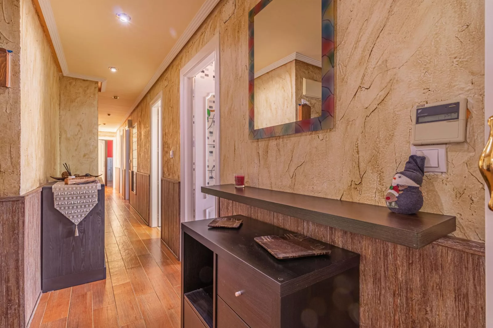 Ático Encantador: Armonía, Espacio y Vistas — Foto 3 de 25