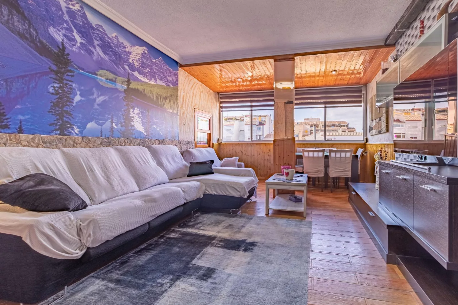 Ático Encantador: Armonía, Espacio y Vistas — Foto 4 de 25