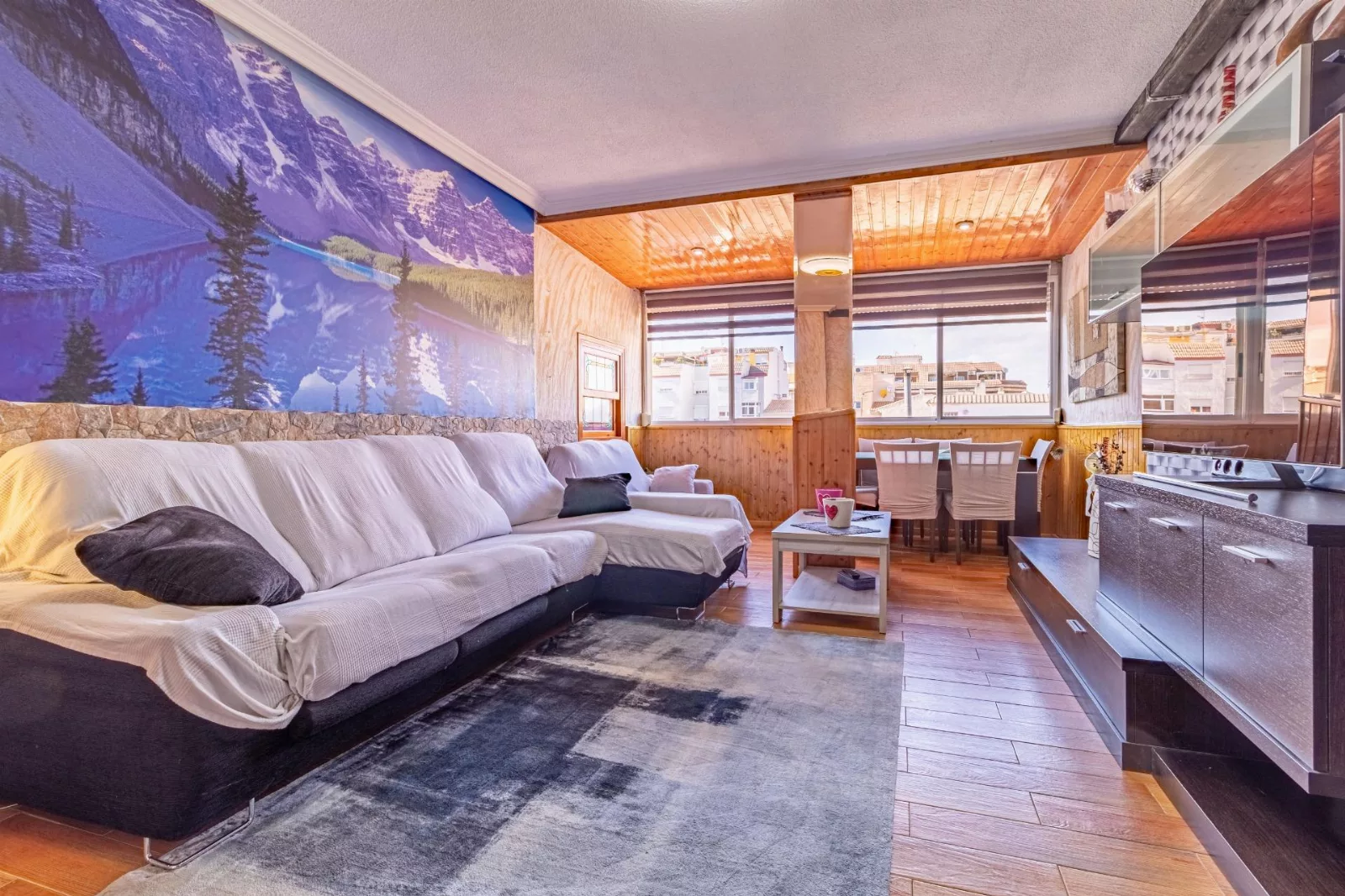 Ático Encantador: Armonía, Espacio y Vistas — Foto 5 de 25