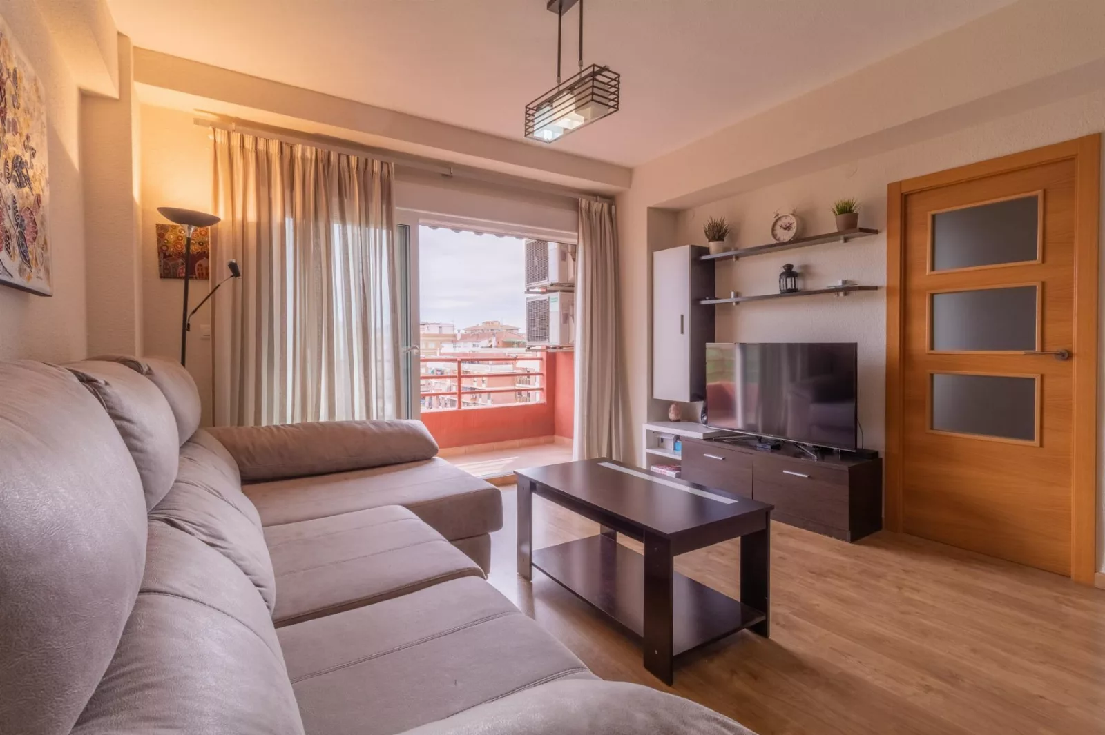 Vivir con Estilo: Piso Reformado y Céntrico con Vistas Únicas — Foto 2 de 23