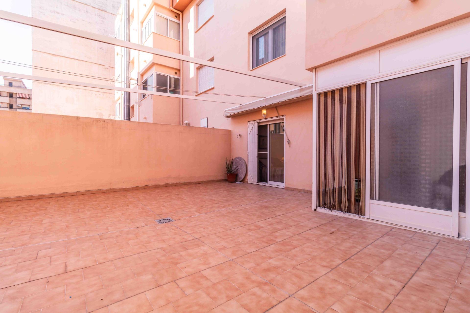 Amplia vivienda en Elda con Gran Patio Soleado — Foto 5 de 24