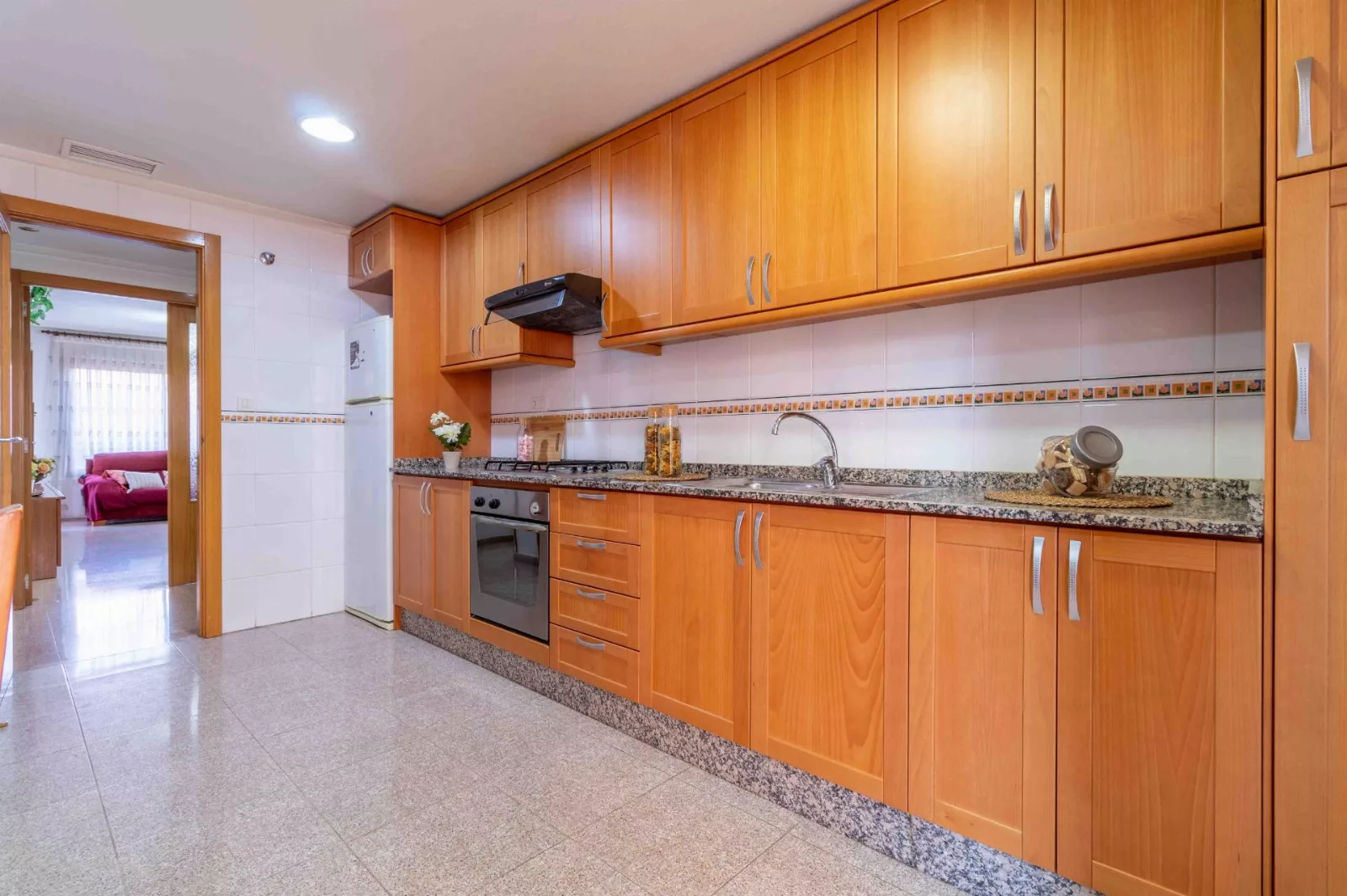 Amplia vivienda en Elda con Gran Patio Soleado — Foto 2 de 24