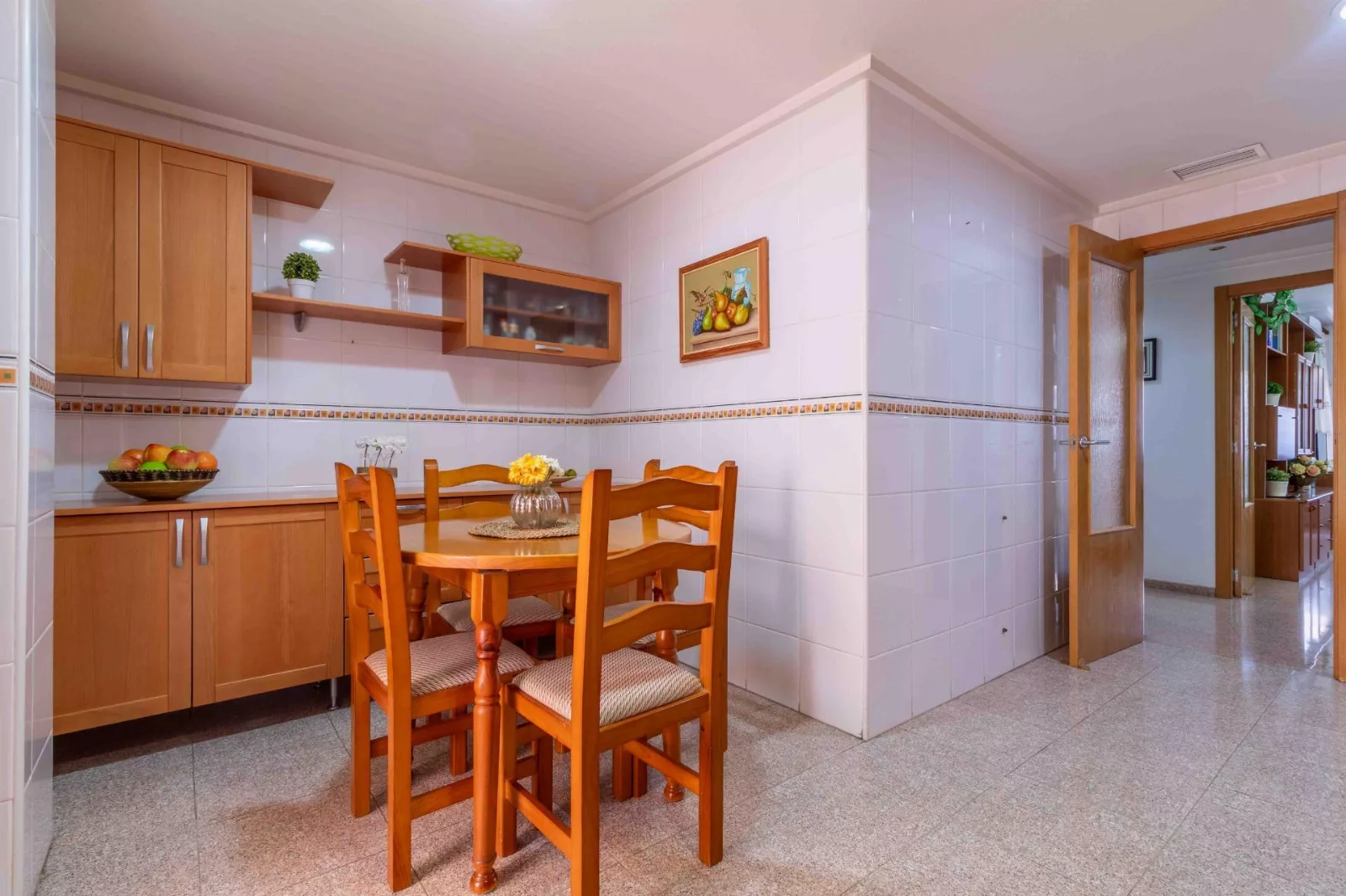 Amplia vivienda en Elda con Gran Patio Soleado — Foto 4 de 24