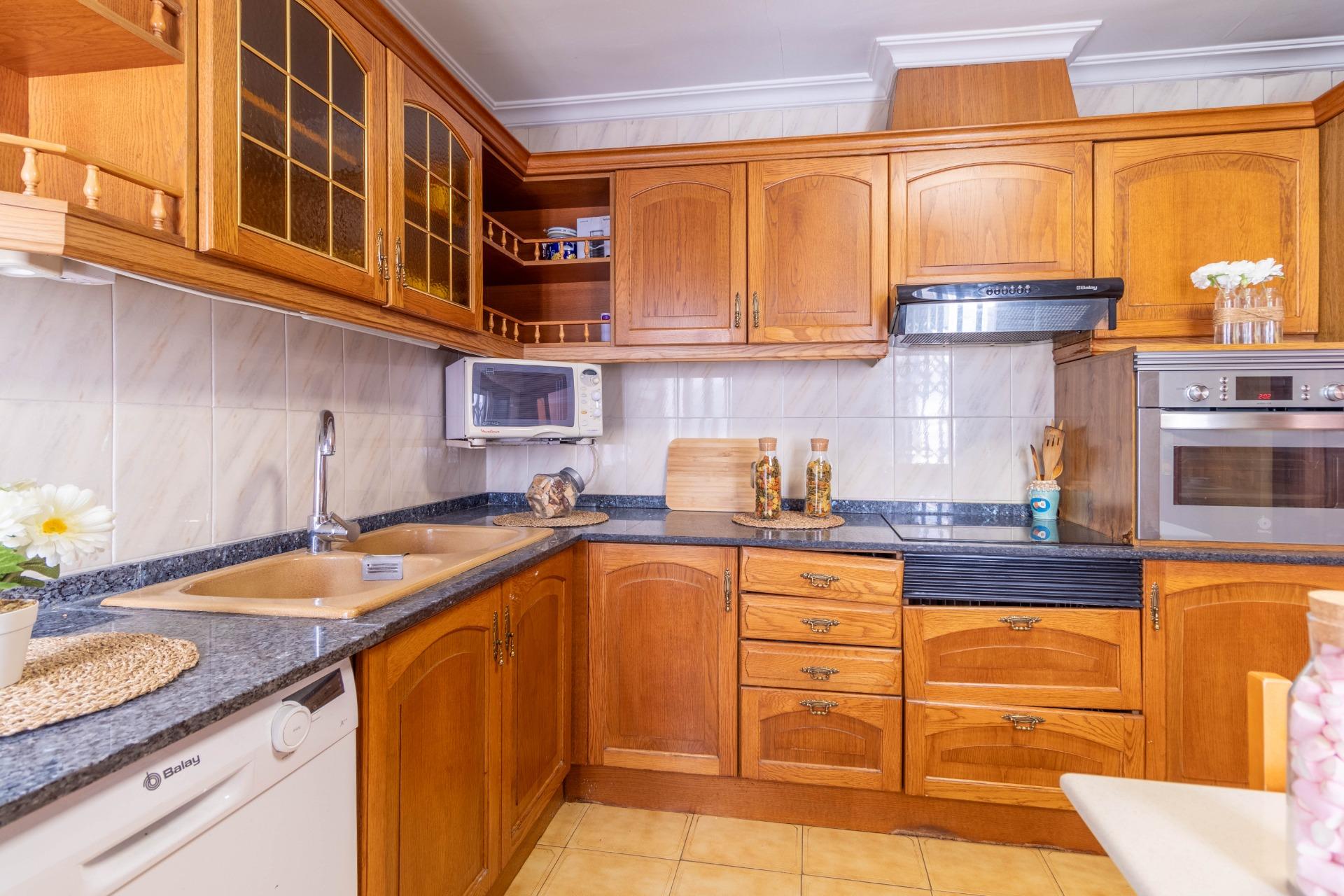 House · 4 bed · 2 baths · 250 m² · Elda — Photo 5 of 22