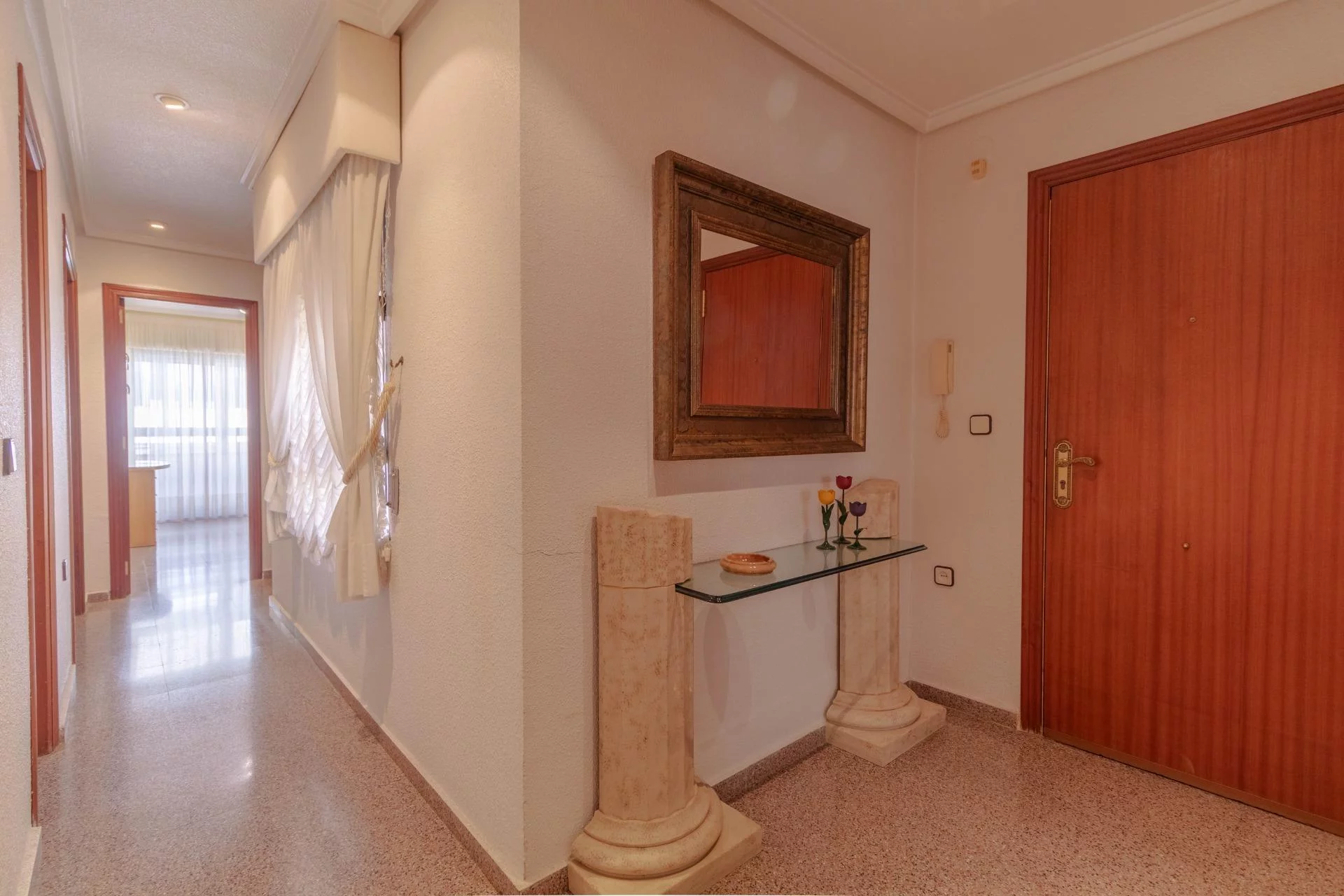 Tranquilidad y confort en Plaza Castelar — Foto 5 de 19