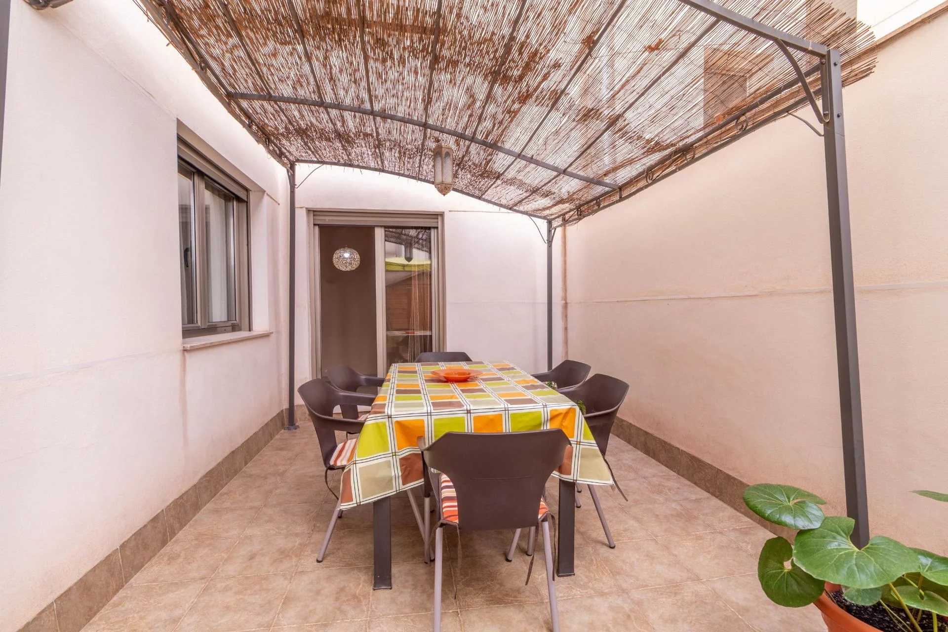 Acogedor Piso con Patio en Elda — Foto 3 de 24