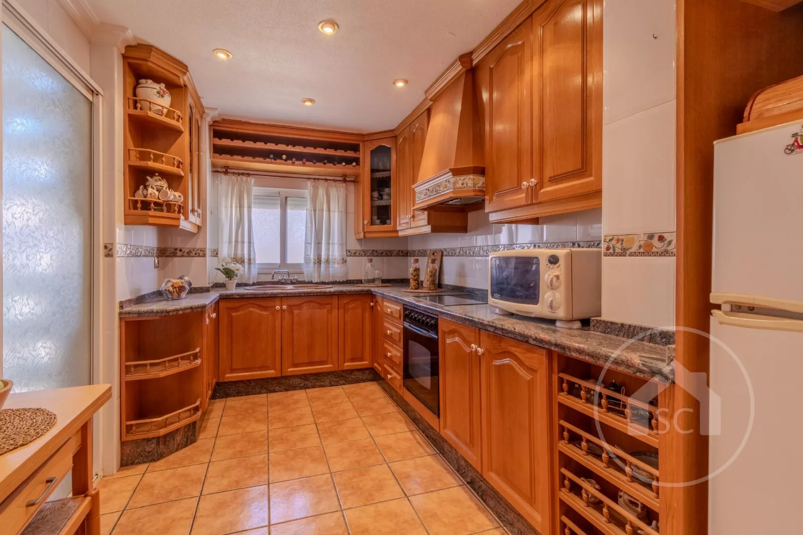 Espacioso Piso con Balcón Acristalado entre Alfonso XIII y Sector 9 — Foto 2 de 13