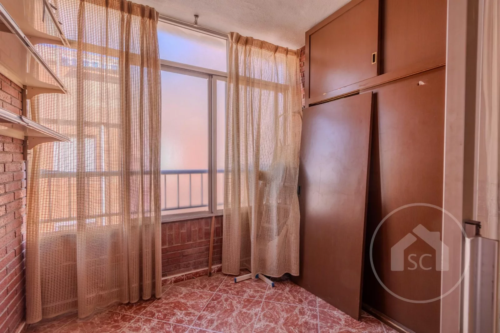 Espacioso Piso con Balcón Acristalado entre Alfonso XIII y Sector 9 — Foto 4 de 13