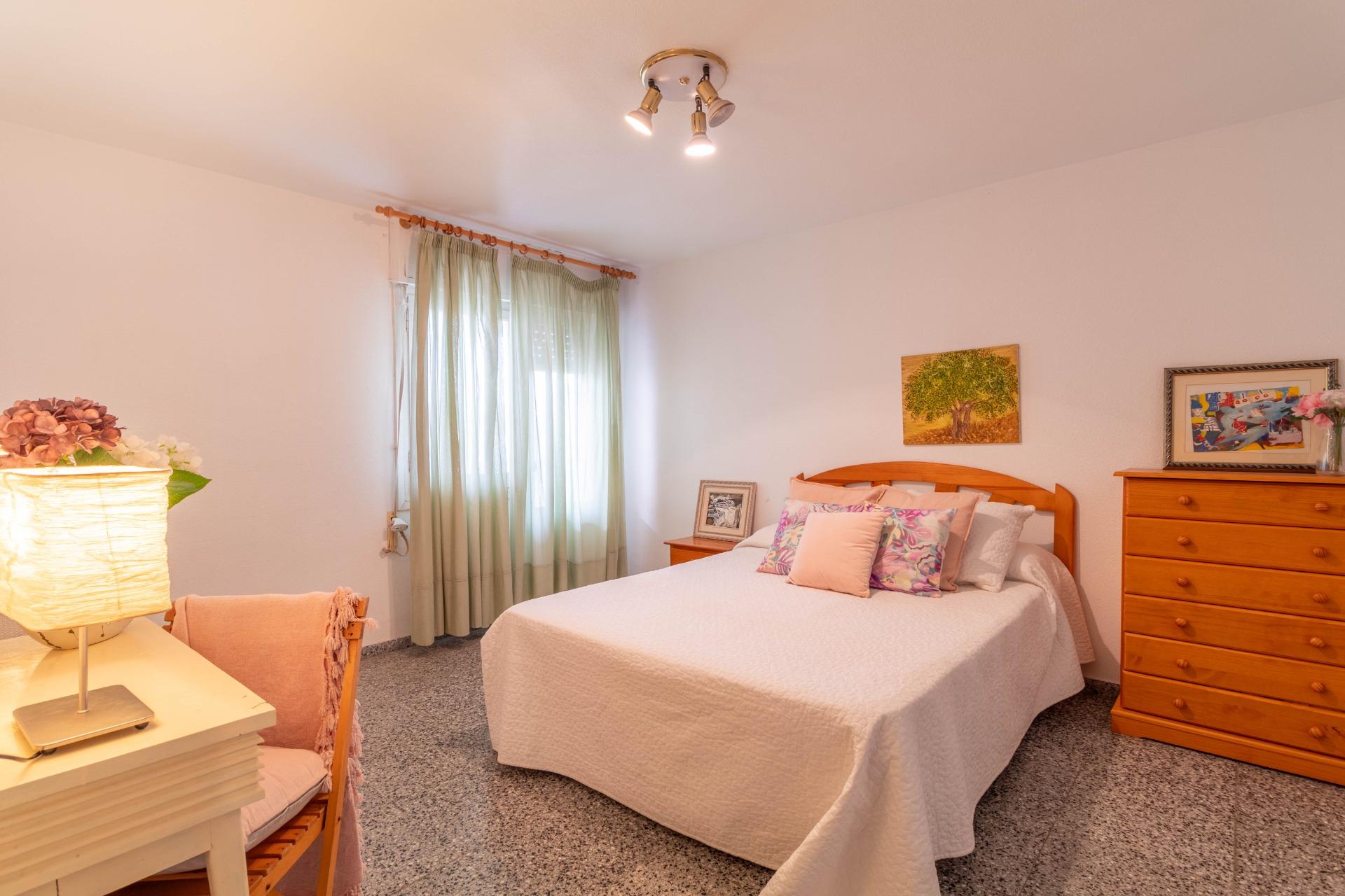 Coastal Corner Apartment in Santa Pola — Photo 5 of 26