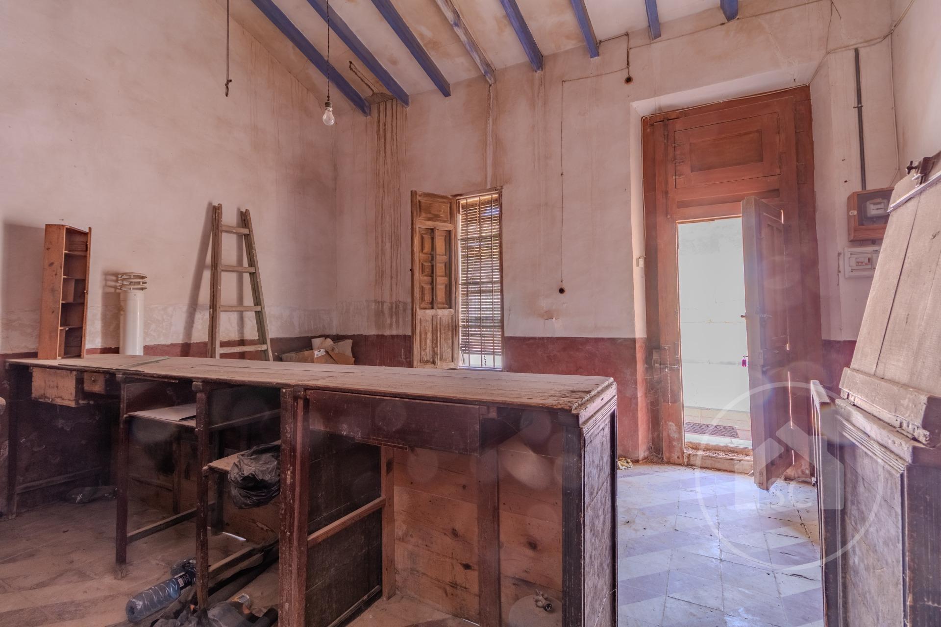 Independent House for Renovation in La Algueña — Photo 5 of 10