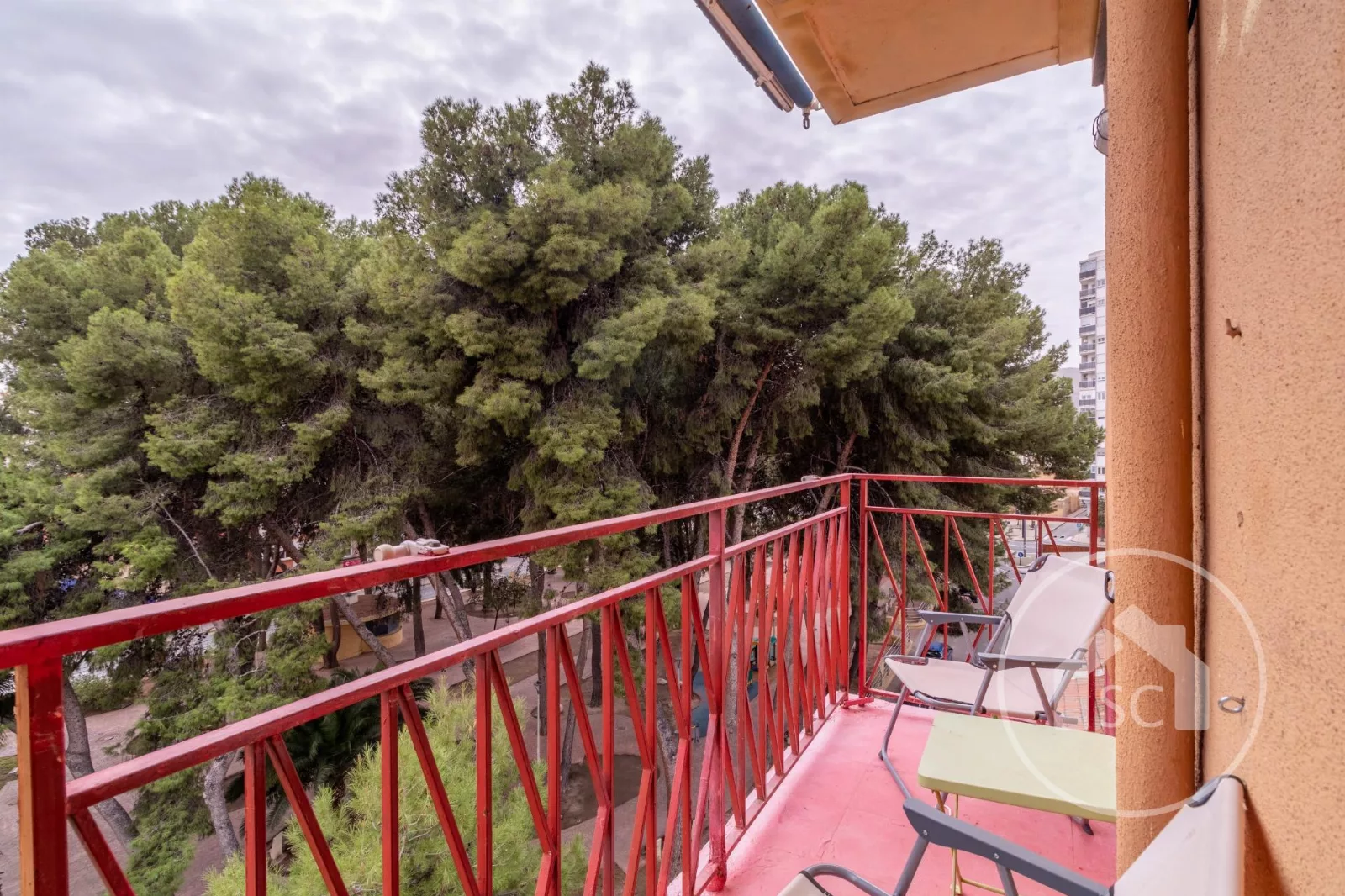 Amplio Piso en Esquina con Vistas al Parque — Foto 2 de 18